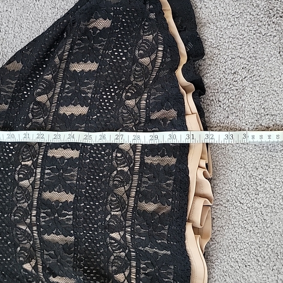 City Triangles - Medium Black lace Dress - Picture 12 of 12